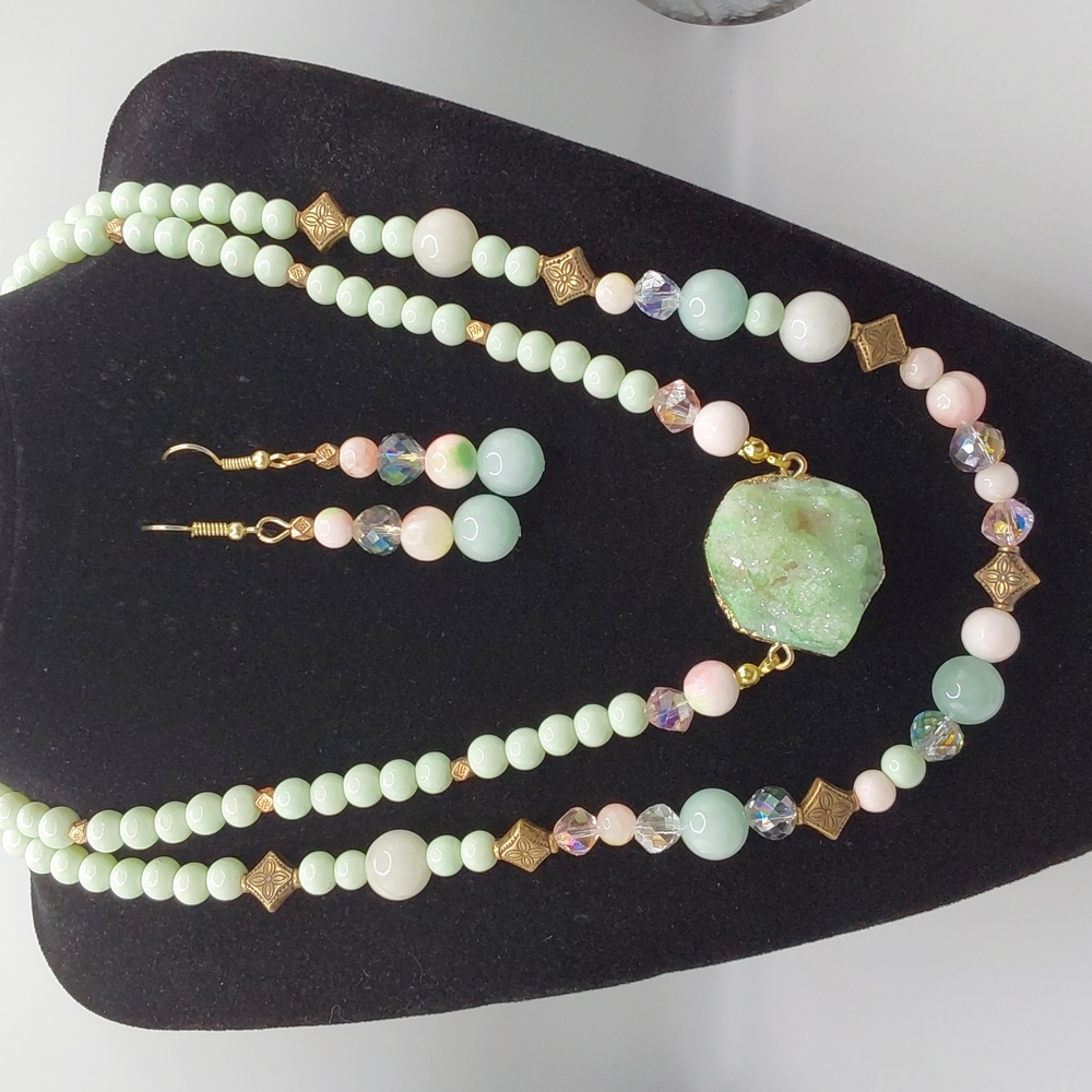Handmade Green quartz and pink statement necklace set